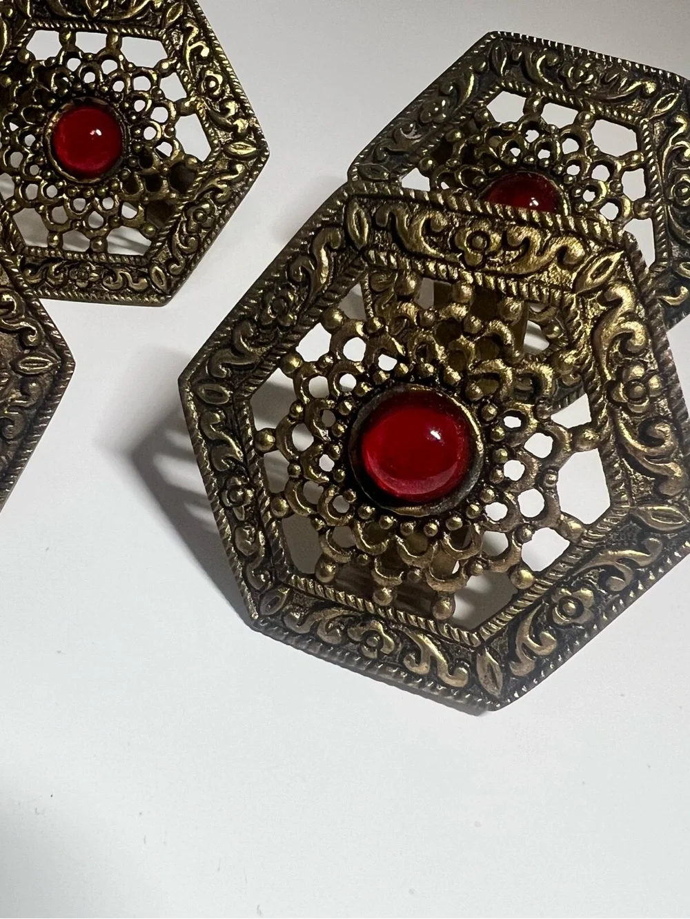 Red and Brass Ton Set of four Ring Napkin Holders Hexagon Jeweled, 7 Set